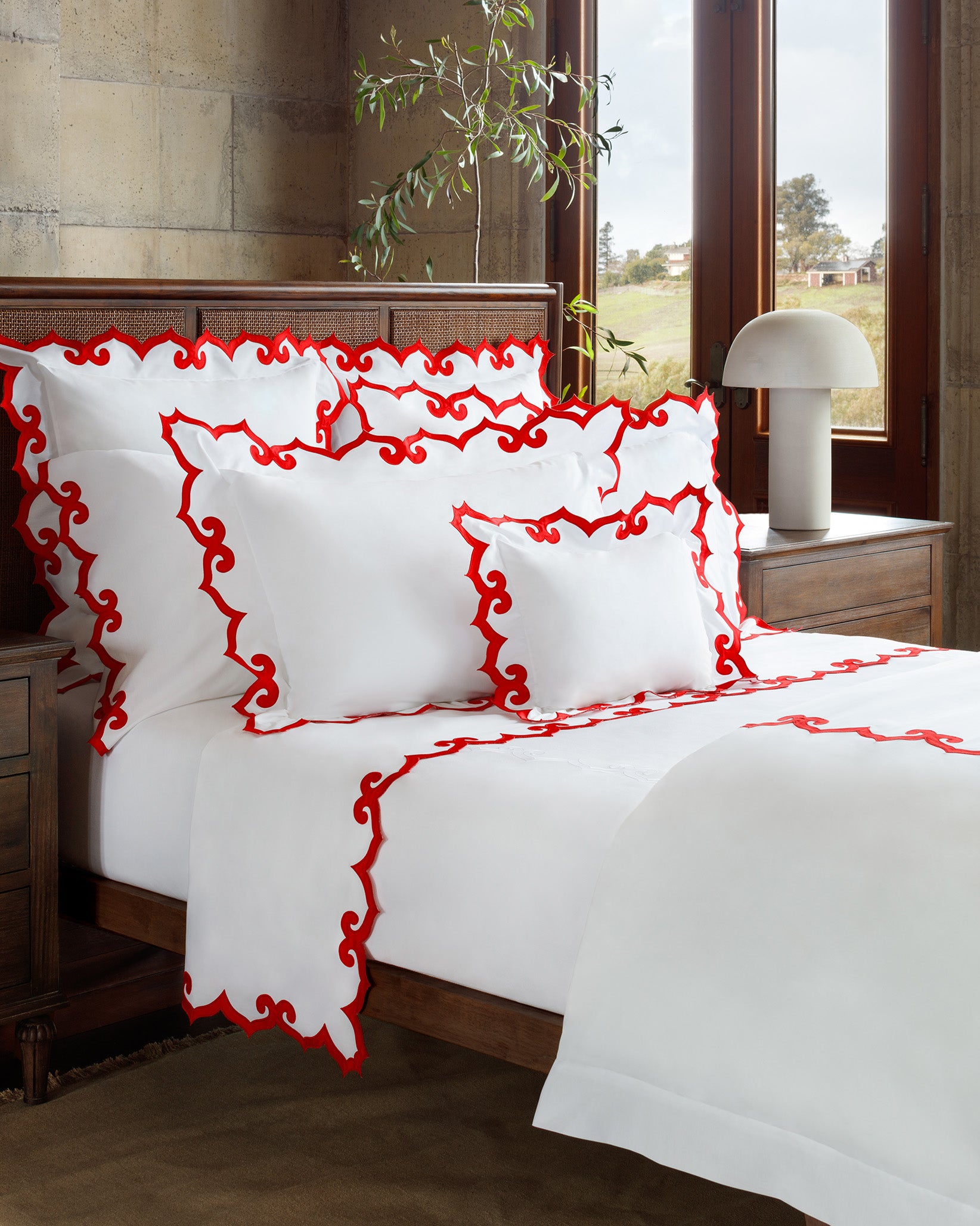 Marrakesh bed white/scarlet side angle