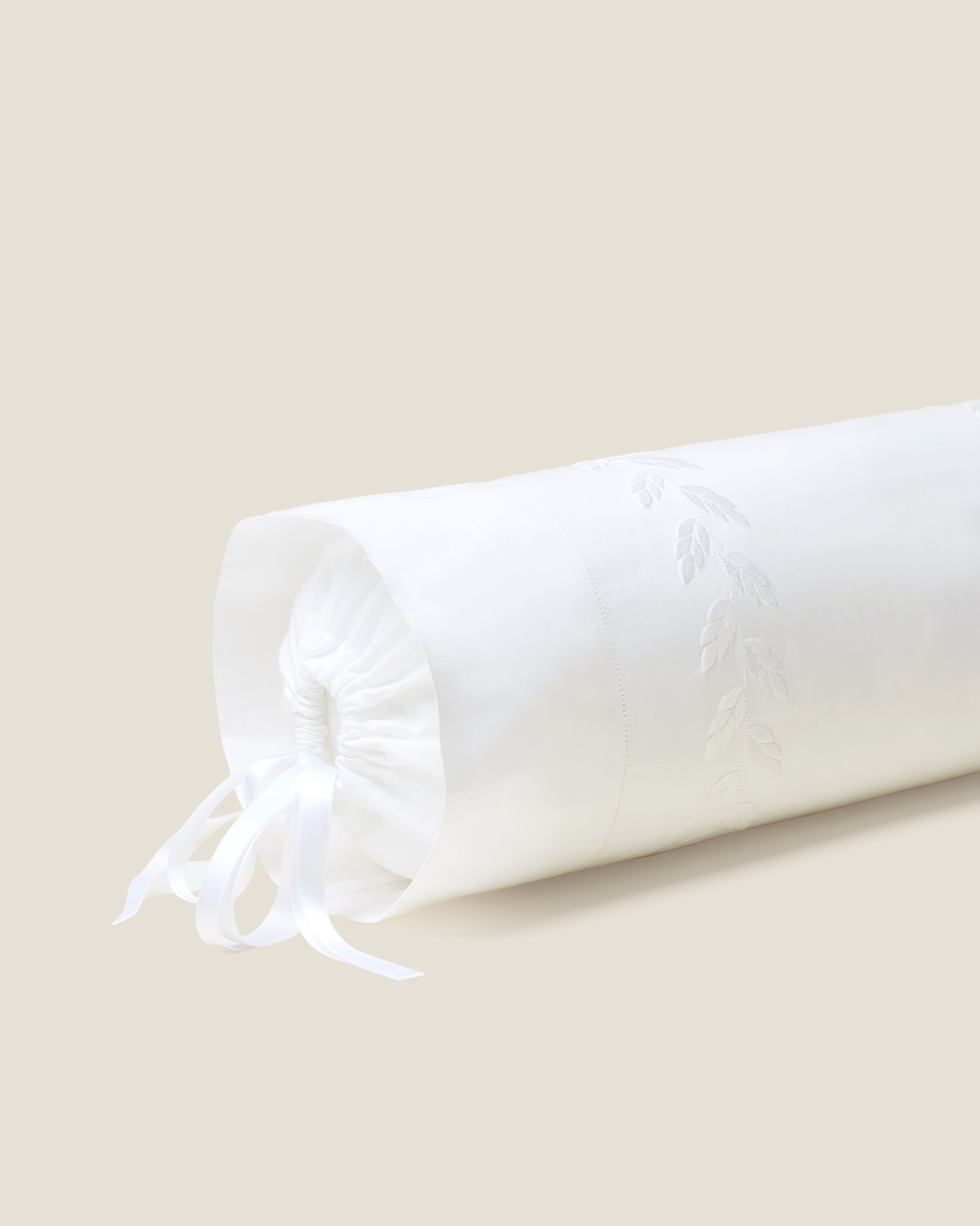 Federico neckroll sham in white/white