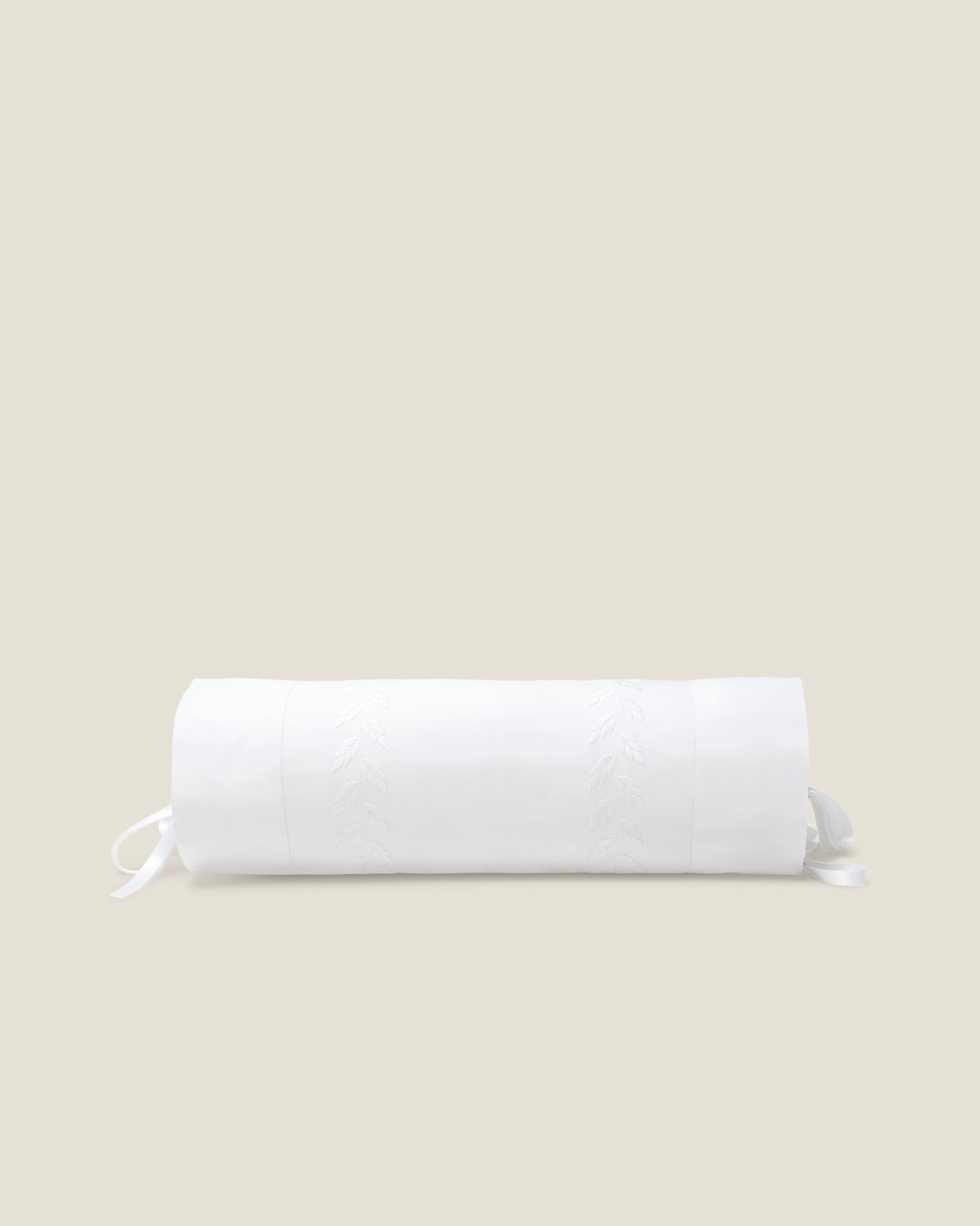 Federico neckroll sham in white/white