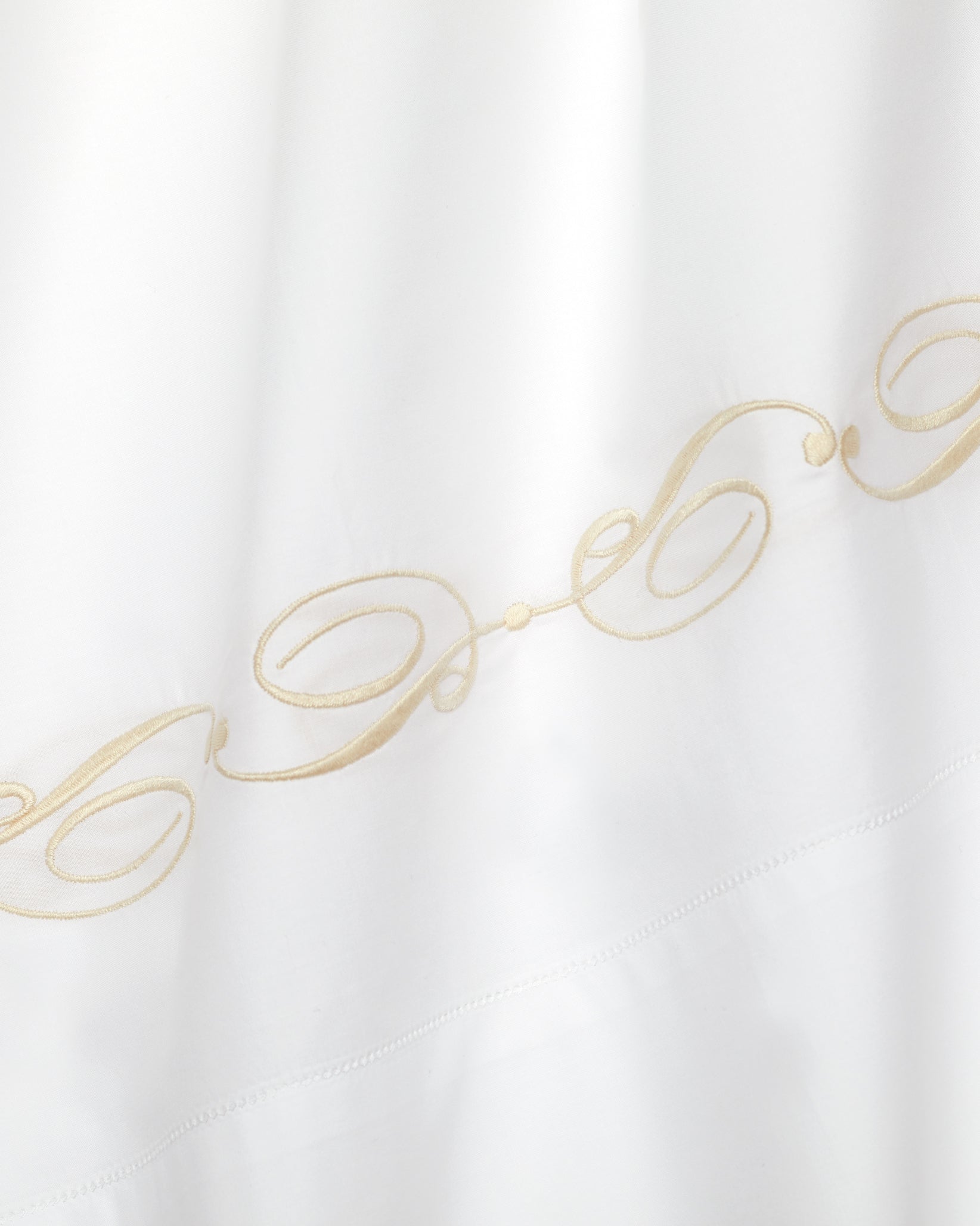 Icona bedding texture in white/beige