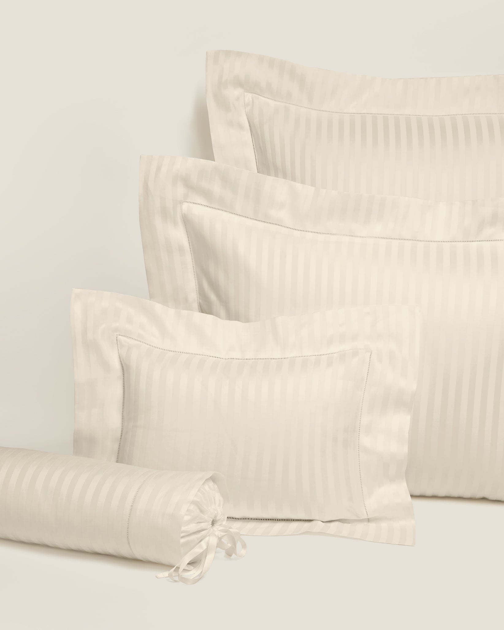 Treccia Splendore queen, standard, boudoir and neckroll sham in beige