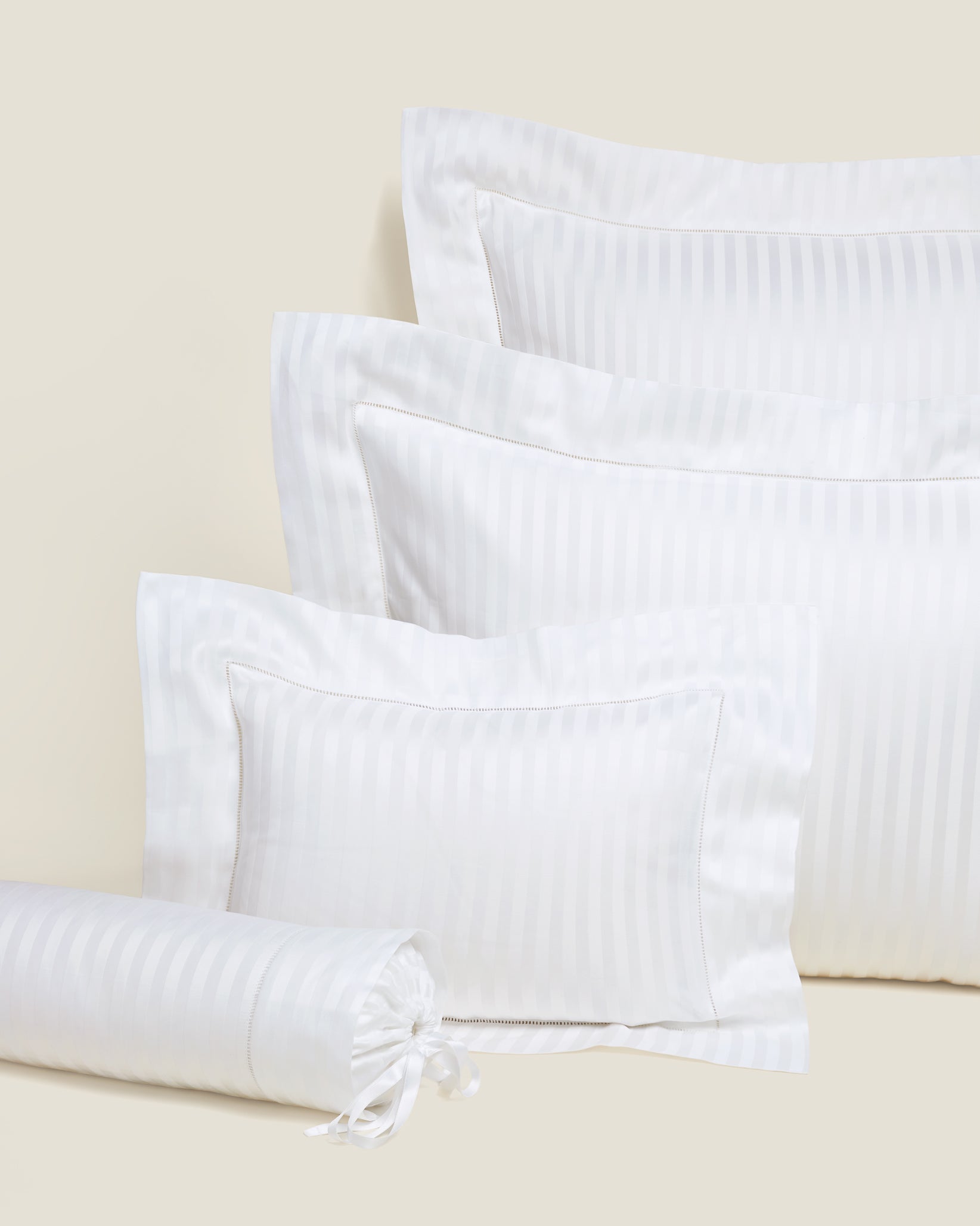 Treccia Splendore queen, standard, boudoir and neckroll sham in white