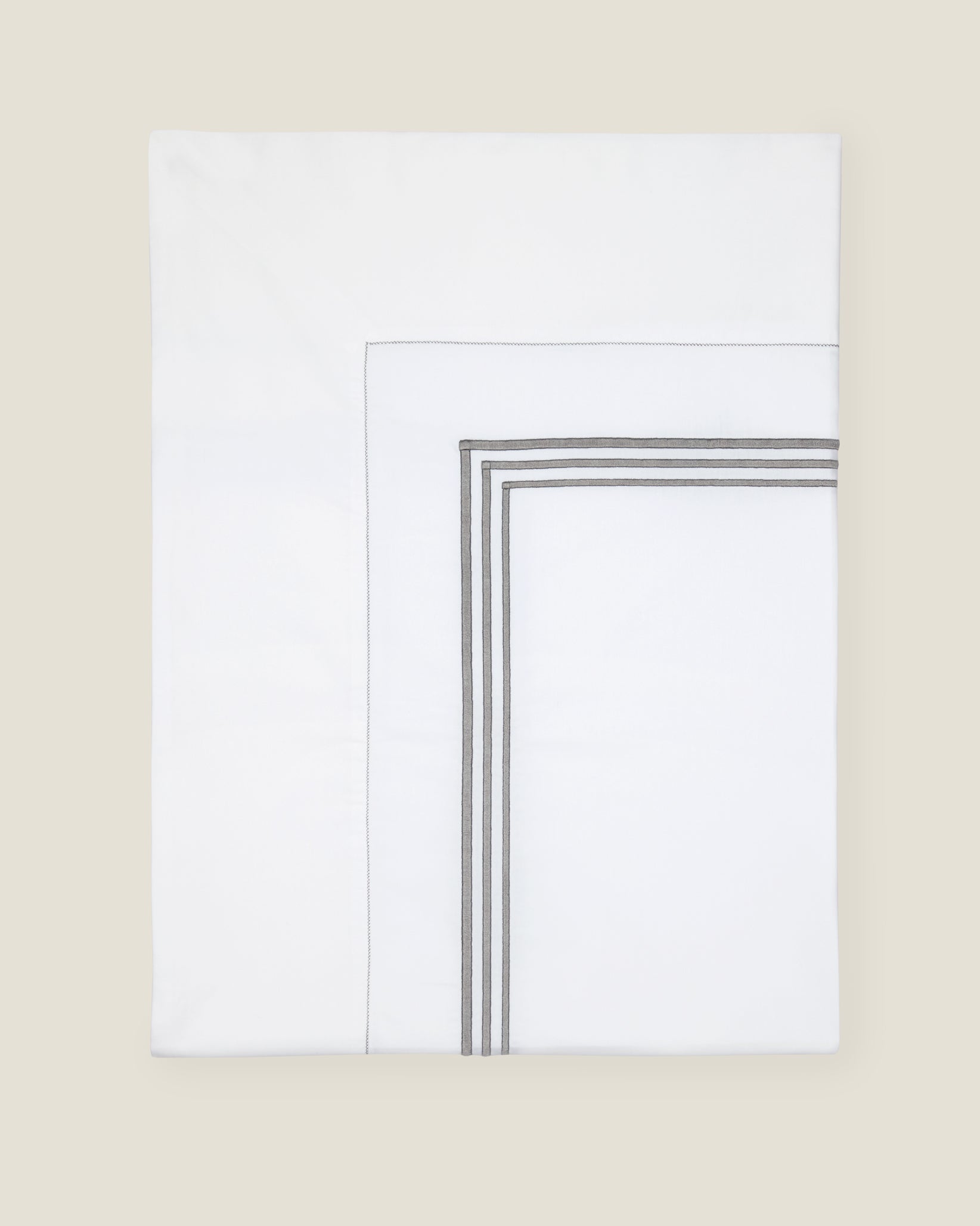 Tre Righe flat sheet in white/charcoal folded
