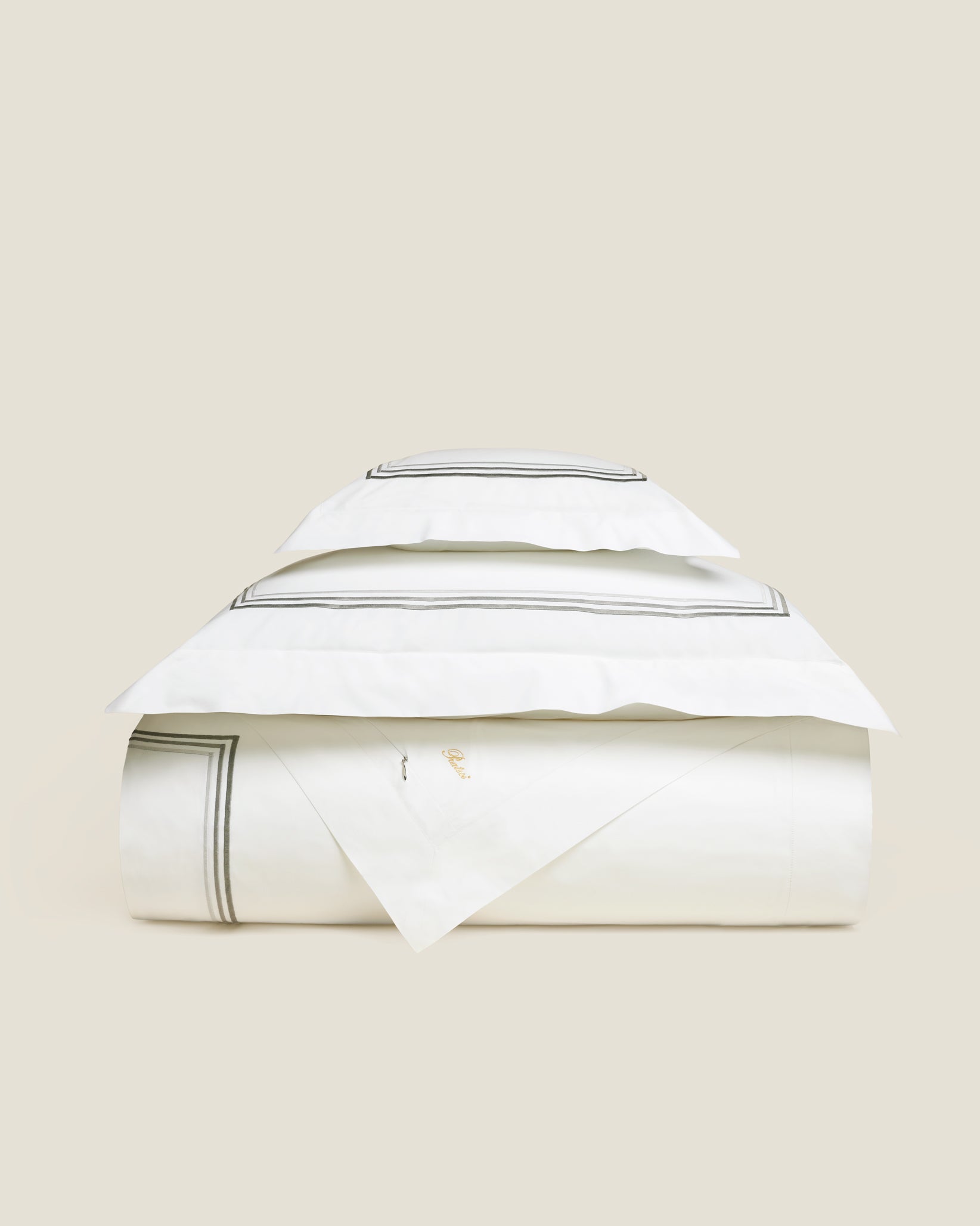 Tre Righe Ombre duvet cover stack in white/charcoal