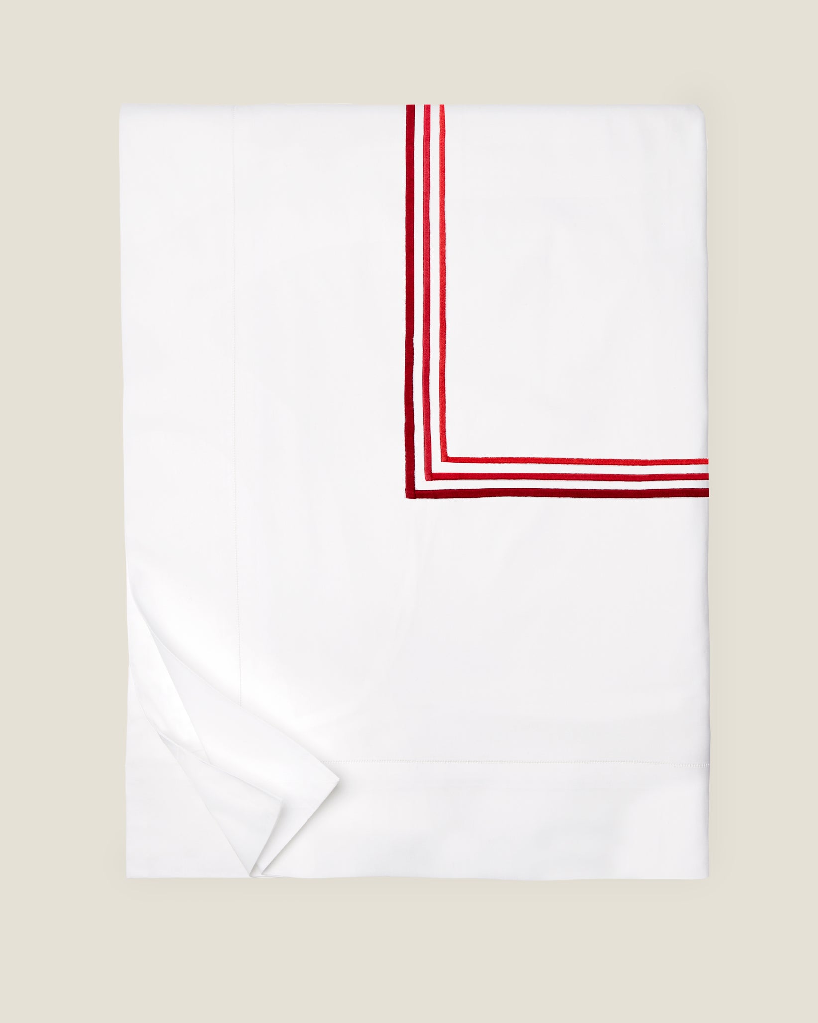 Tre Righe Ombre duvet cover folded in white/scarlet