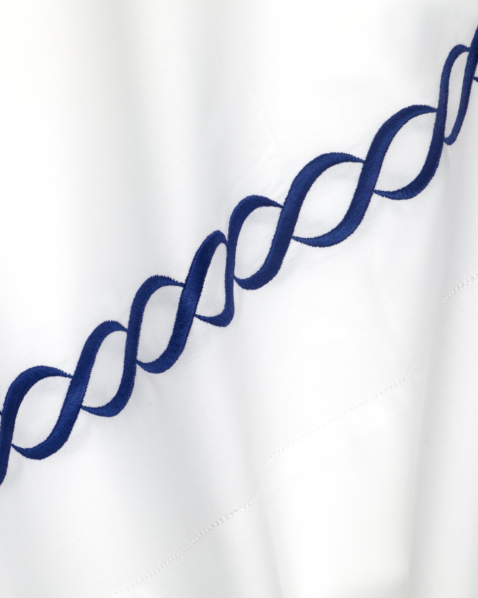 White/navy bedding texure