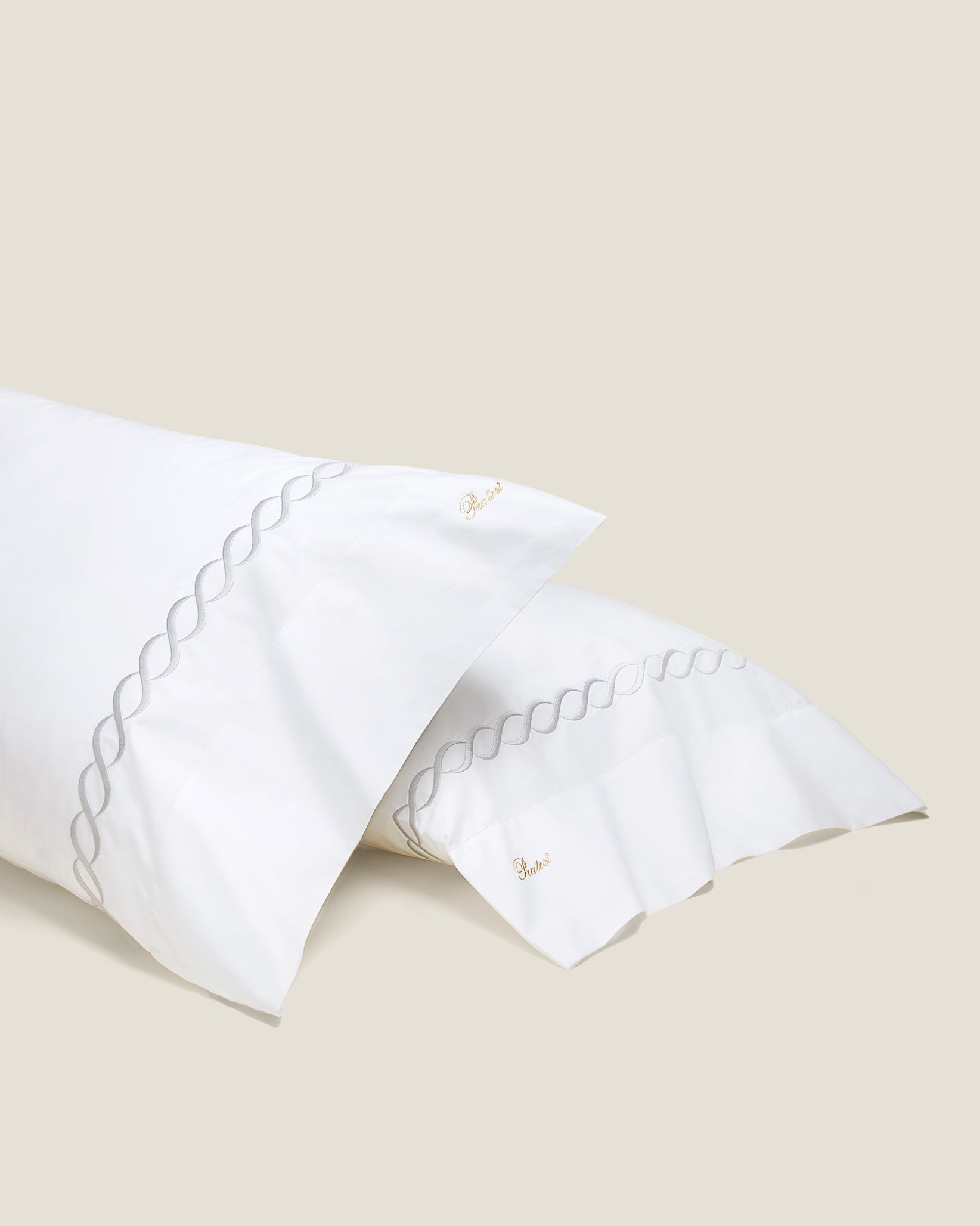 Treccia Moderno white/sterling pillowcase pair