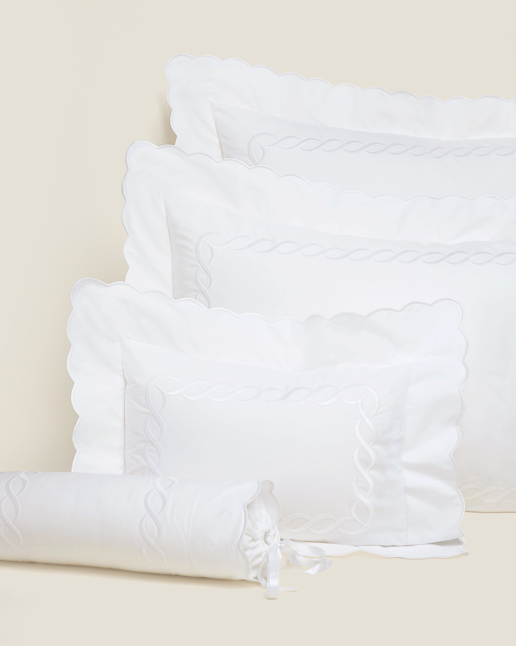 Treccia white/white queen, standard, boudoir and neckroll sham