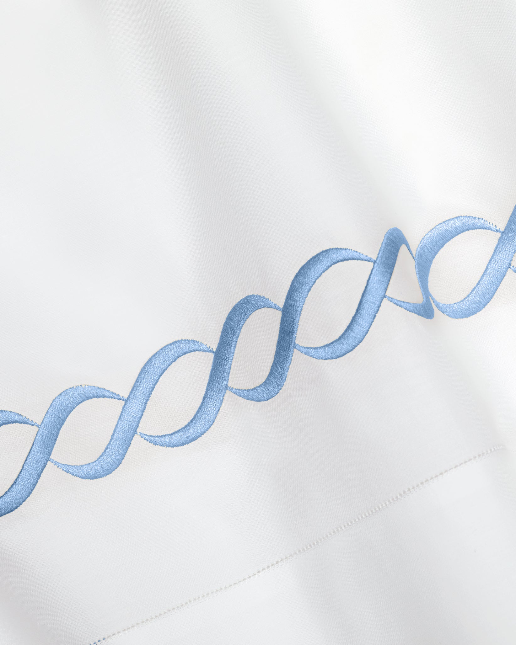 Treccia white/medium blue flat sheet texture