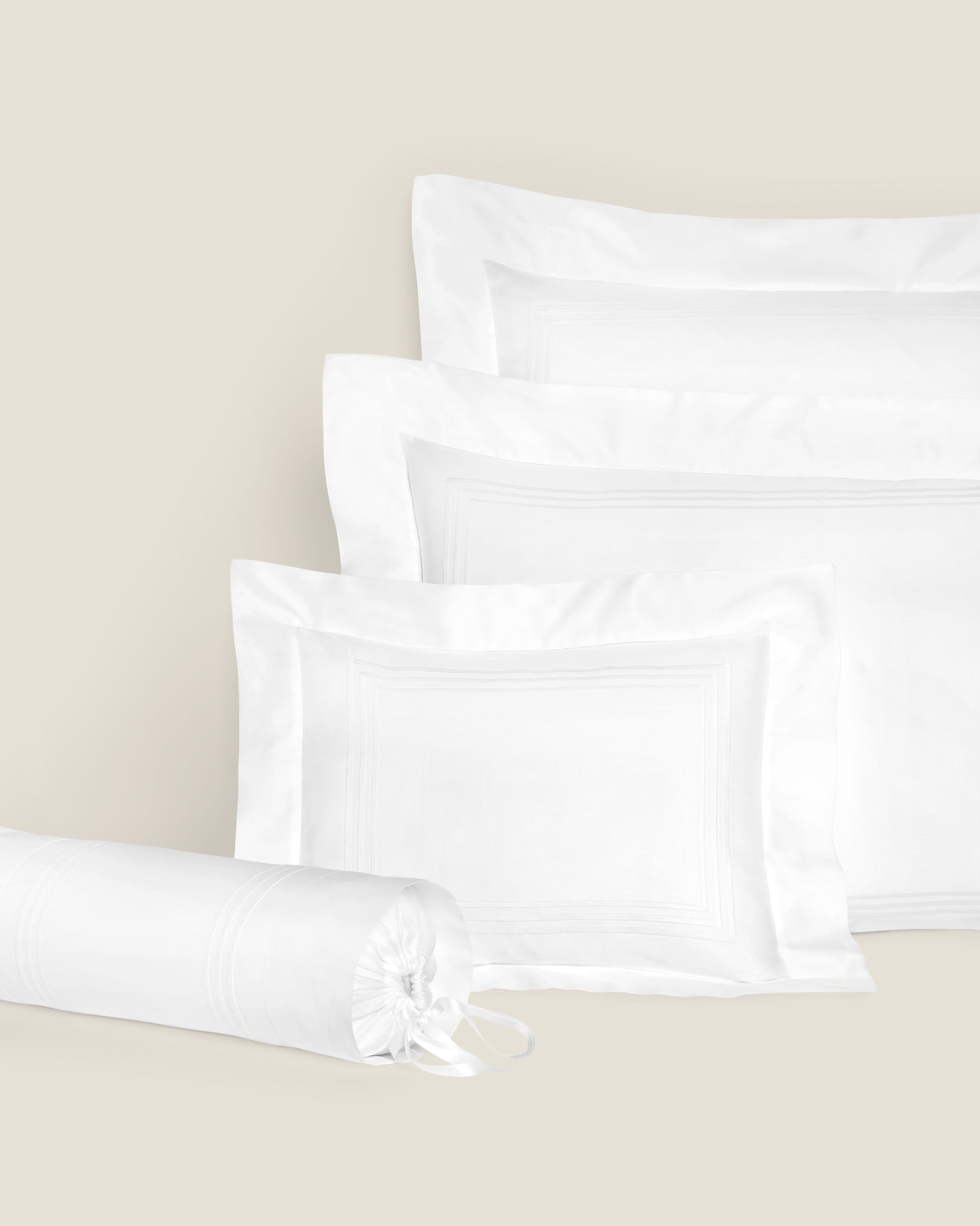 Tre Righe Splendore queen, standard, boudoir and neckroll sham in white/white