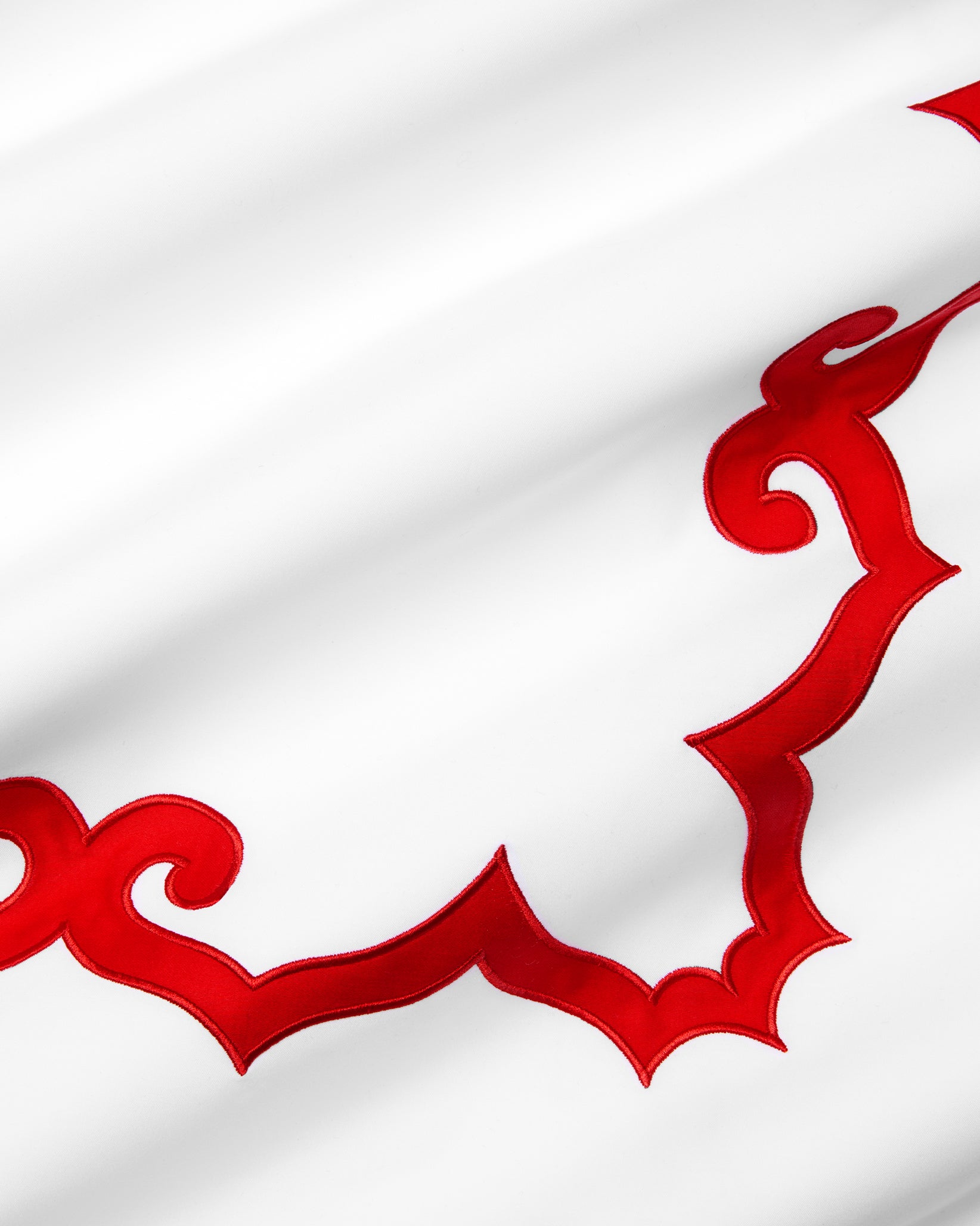 Marrakesh white/scarlet sham texture 