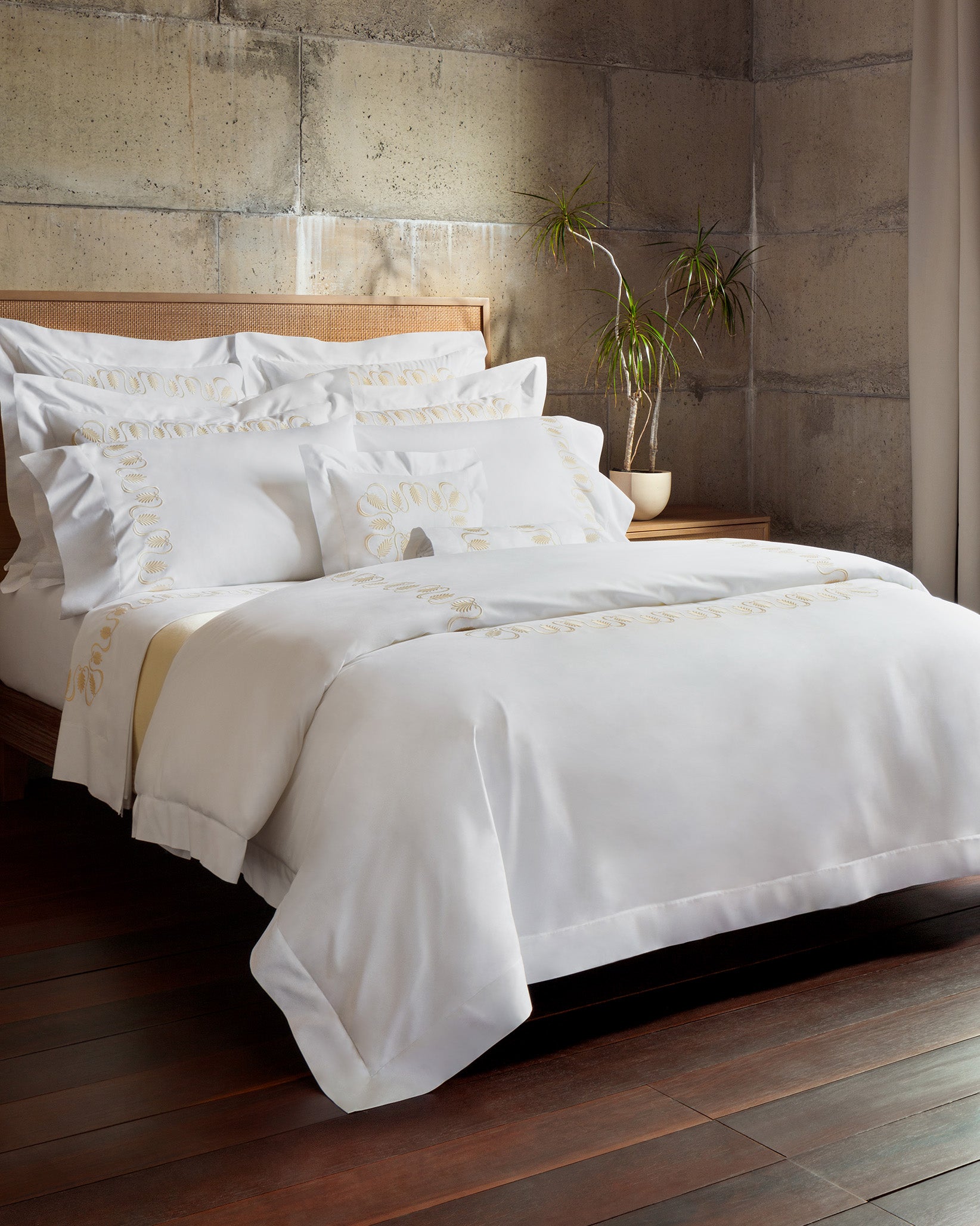 Paolina bed white/beige side angle