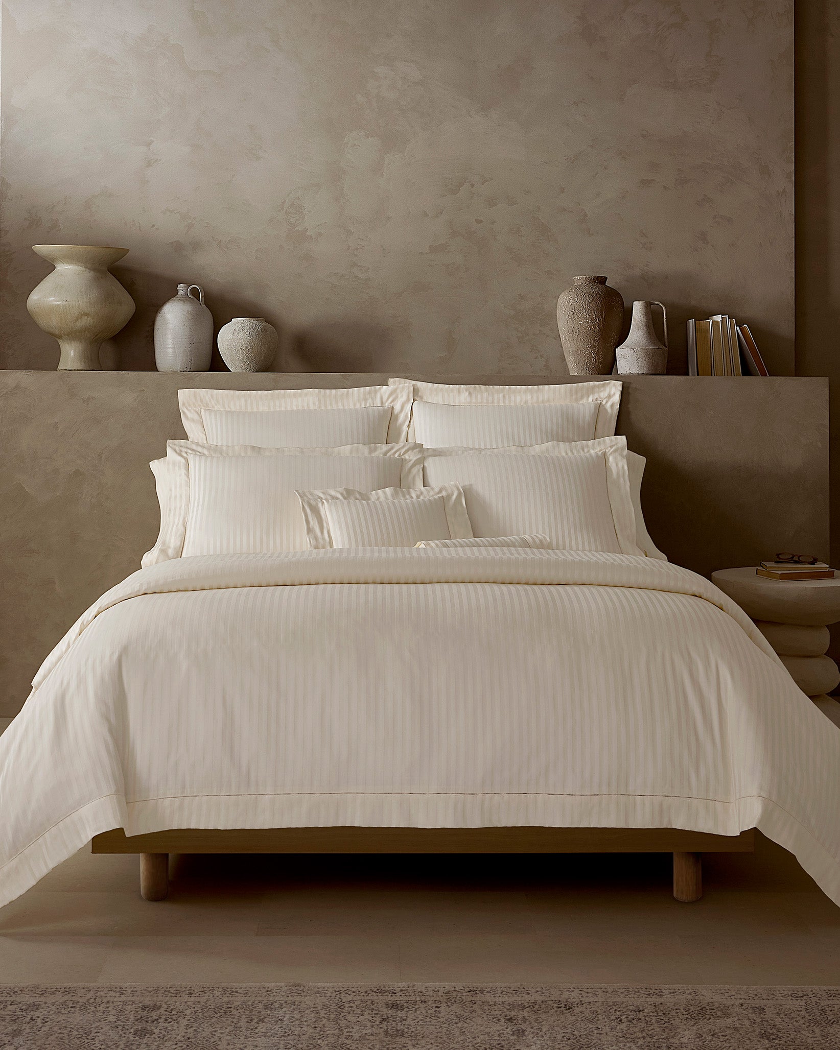 Raso Rigato bed in beige