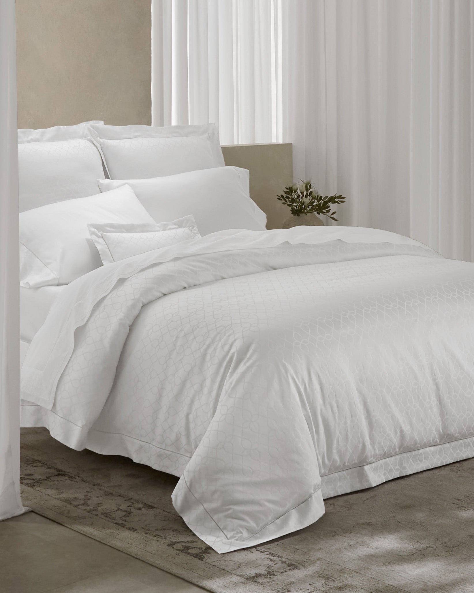 Romanica bed side angle