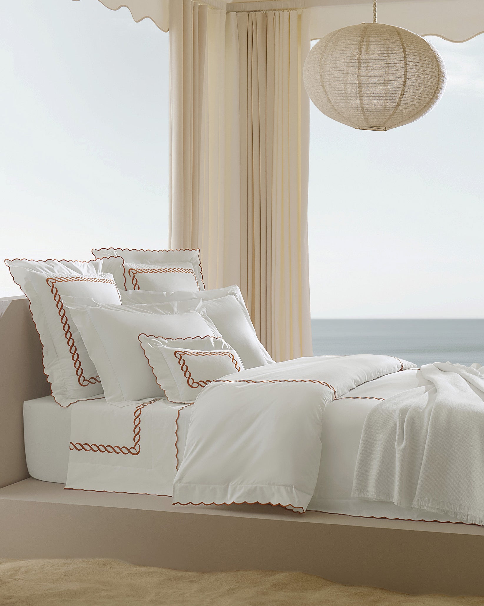 Treccia bed white/orange side angle