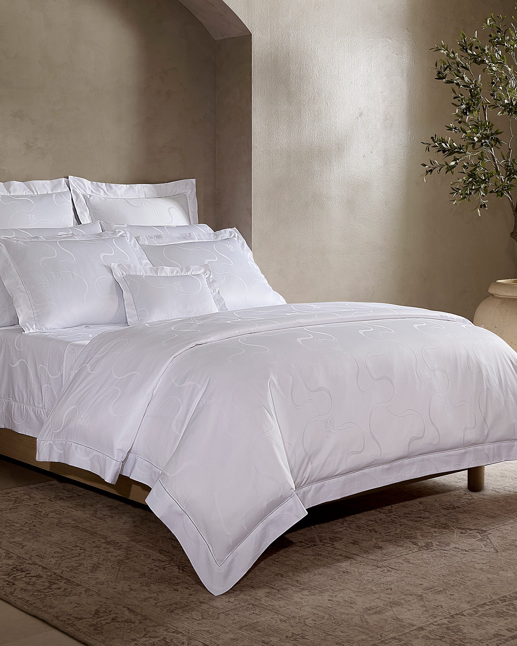 Vittoria bed side angle