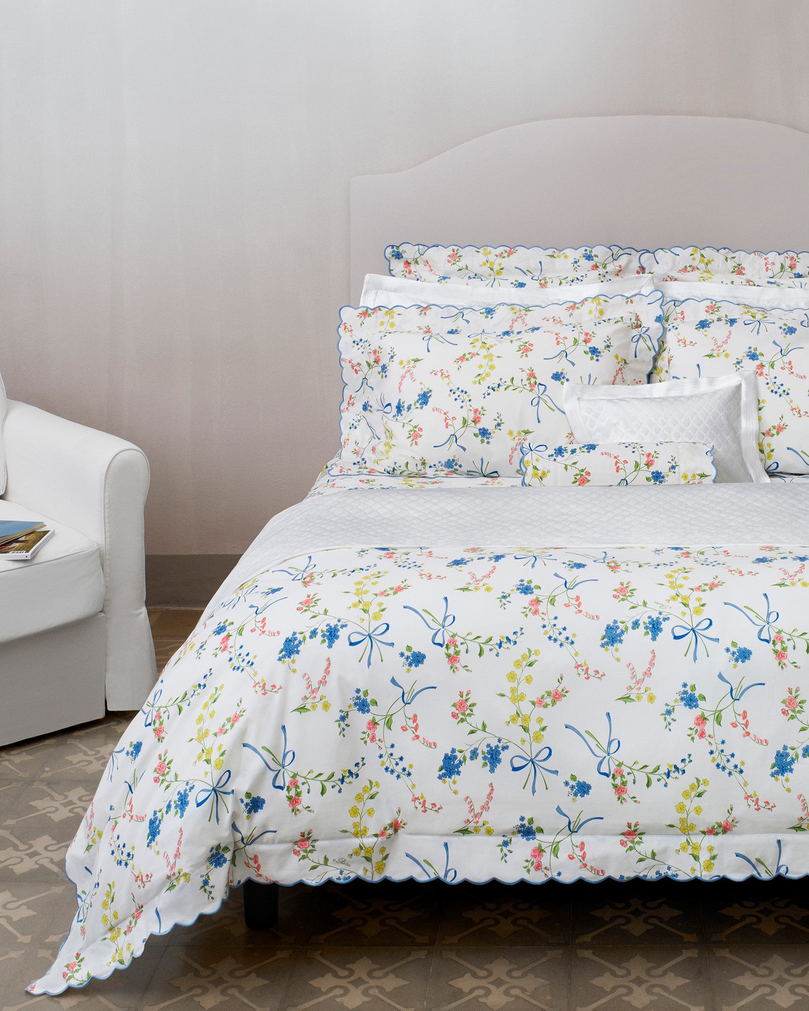 Corner shot of Vivaio bedding.